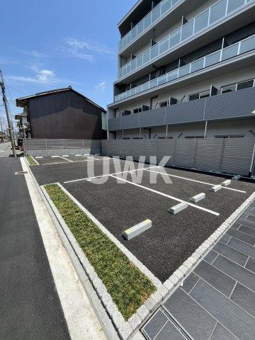 スワンズ京都東寺ガーデンの駐車場