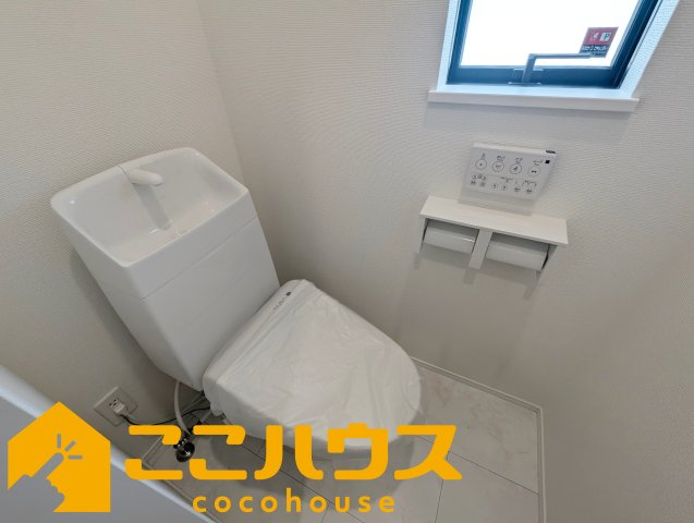 浦添市沢岻1丁目443番　新築戸建て　全5棟　A号棟のトイレ|2階トイレ