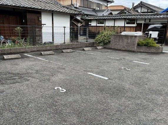 【駐車場】