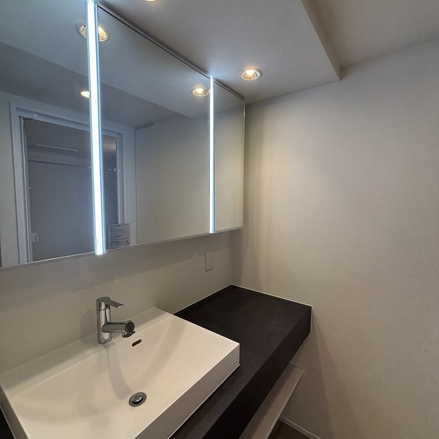 Ｗｈｉｔｅ　Ｔｏｗｅｒ　Ｈａｍａｍａｔｓｕｃｈｏの洗面所|※写真は同タイプ住戸です。