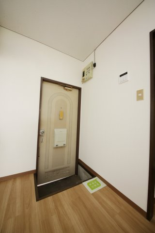 タウニーたねもの玄関|※別部屋同間取りのお写真となります。参考にご覧くださいませ。
