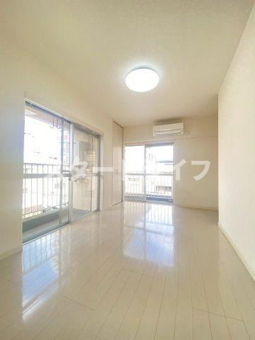 大阪市淀川区新高６丁目の賃貸マンションの居間・リビング