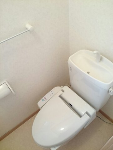 プリティーハウスⅡのトイレ|落ち着いた色調のトイレです