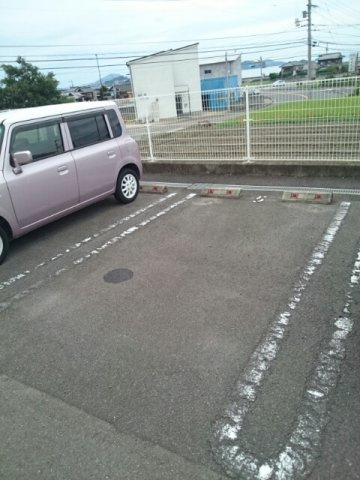 プリティーハウスⅡの駐車場|カースペースがあります