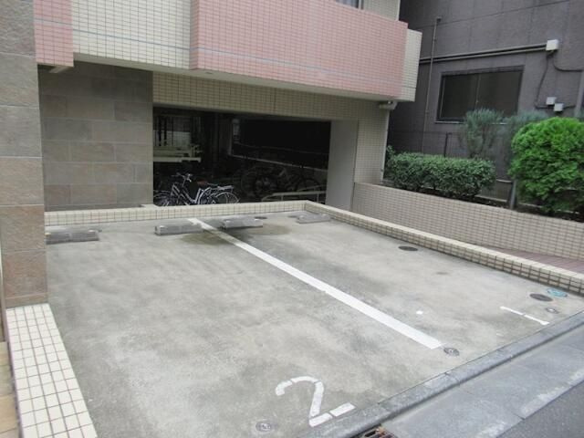 スカイコート森下の駐車場