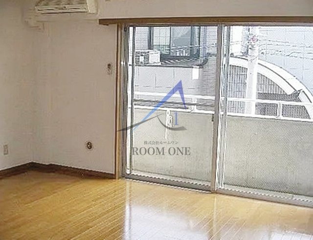 コリーヌ平町　弐番館の居間・リビング|洋室のお部屋です。