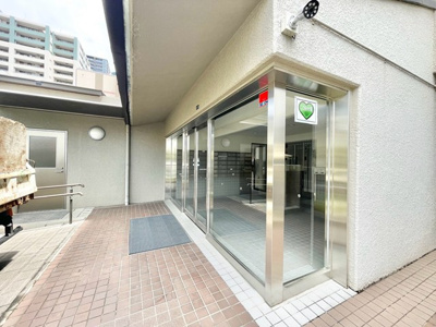 【エントランス】 | OTCロイヤル千里 | サイトに掲載されていない箇所の写真、撮影してお届けさせて頂きます！気になる物件で、見たい部分の画像が無い場合は、弊社スタッフまでご連絡下さいませ。お客様の気になる箇所を、カメラにて撮影して参ります！