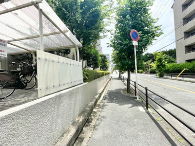 【周辺】 | OTCロイヤル千里 | 現在ご返済中のカーローン・カードローン・教育ローンなどを住宅ローンに一本化したり、家具家電購入費用・引越し費用を住宅ローンと組み合わせるなど、お客さまにメリットの多い住宅ローンのご提案が可能です。