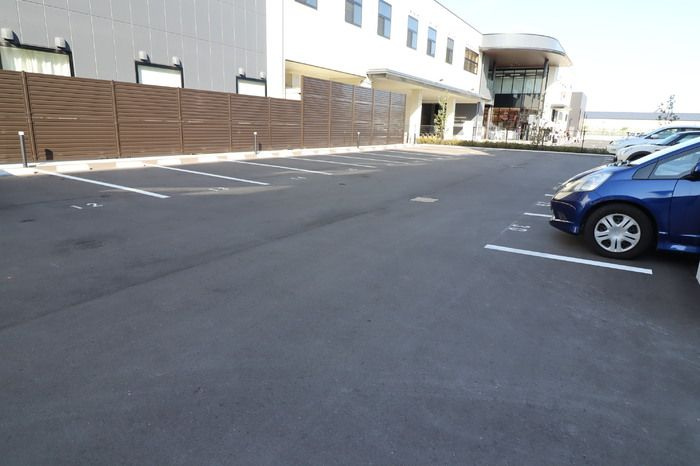 Ｓｈａｌｌｏｗ　Ｇａｒｄｅｎ　A棟の駐車場
