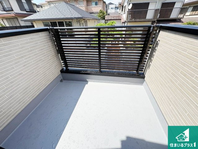 高槻市日吉台六番町　第3期　新築一戸建てのバルコニー|ワイドバルコニーは洗濯物を干すスペースが広いのでご家族が多くても安心！