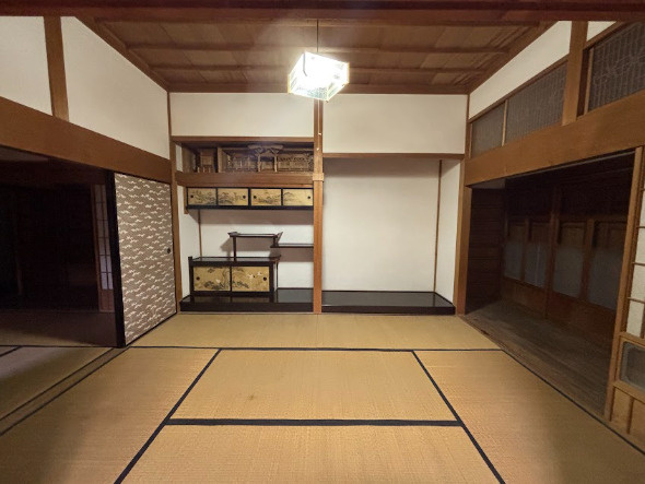 「蔵付き」香美市土佐山田町久次　中古一戸建ての和室|床の間・欄間が目を惹く風格漂う本格和室。