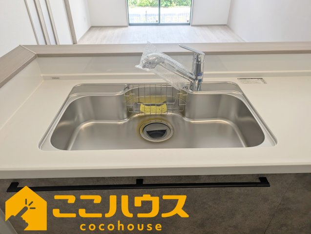 浦添市沢岻1丁目443番　新築戸建て　全5棟　B号棟の設備|洗い物のしやすいワイドシンク