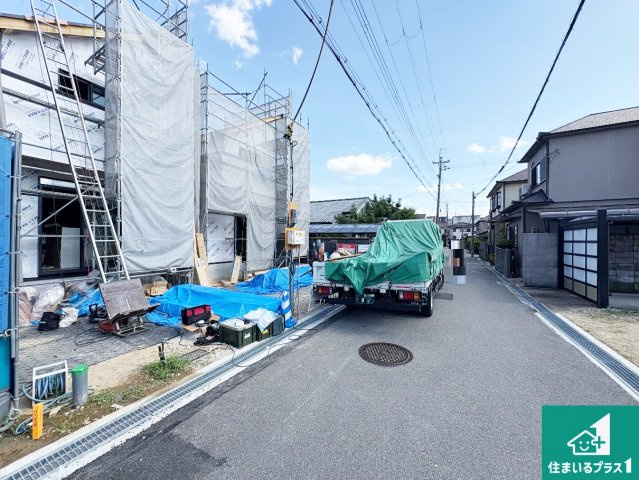 ■枚方市御殿山町　第1期　新築一戸建ての前面道路含む現地写真|周辺は落ち着いた街並みの住宅地！子育てがしやすい住環境です！まだ未完成ですが、現地でしかわからない事もございます。是非一度ご覧ください。