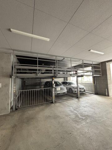 メロディーハイム尼崎の駐車場