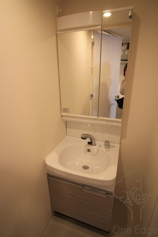 プレサンス梅田東グラッドの独立洗面台