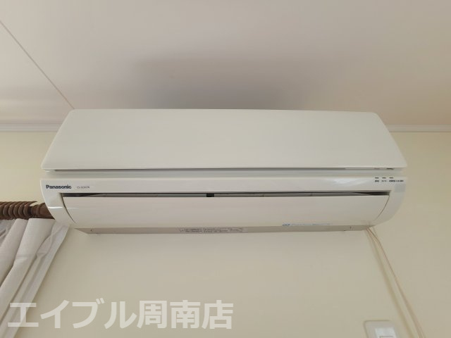 光市大字三輪の中古戸建の冷暖房・空調設備|2階東側洋室6帖　エアコンです