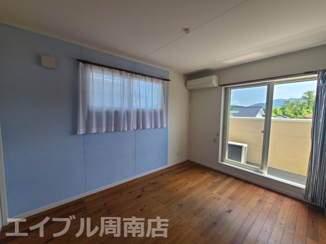 光市大字三輪の中古戸建の洋室|2階北側洋室6帖