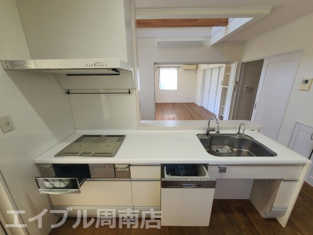 光市大字三輪の中古戸建のキッチン|IH、食洗器もある対面キッチンです