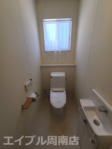 光市大字三輪の中古戸建のトイレ|1階　ウォシュレット付きです