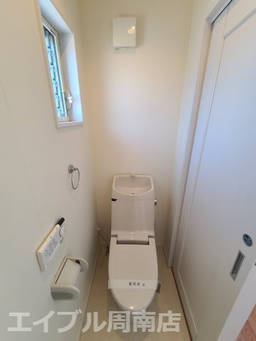 光市大字三輪の中古戸建のトイレ|2階　ウォシュレット付きです