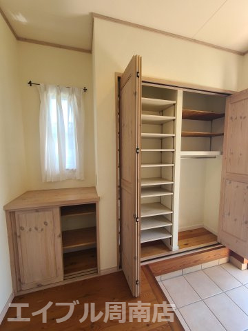 光市大字三輪の中古戸建の収納|玄関収納もたっぷりです