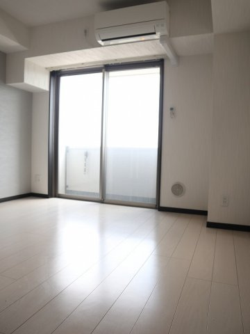 【居間・リビング】 | Ｔｈｅ　Ｒｅｓｉｄｅｎｃｅ船橋 | こちらの居間で趣味の時間をお楽しみください