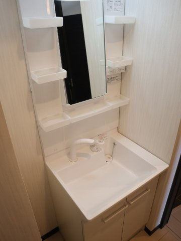 【洗面所】 | Ｔｈｅ　Ｒｅｓｉｄｅｎｃｅ船橋 | 生活に欠かせない独立洗面台です