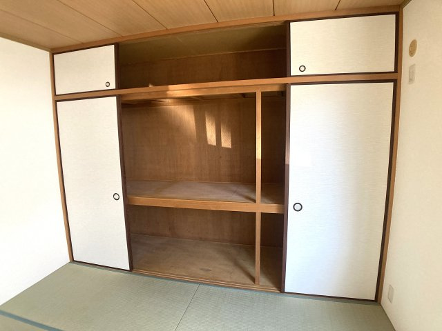堀切スカイハイツの収納|大きな壁一面の押し入れ収納