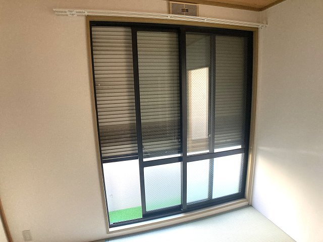 堀切スカイハイツの設備|シャッター雨戸で防犯面強化
