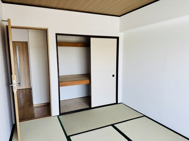 ネオコーポ八王子の収納|～大容量収納可能な押入れ～