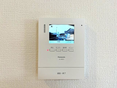 【防犯設備】 | GRAFARE REUSE HOUSE　南区曽池町　売戸建 | お子様のお留守番にも安心のTVモニター付きインターホン！