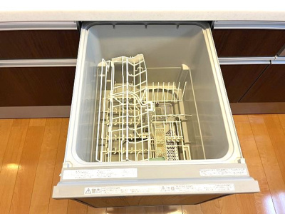【その他】 | GRAFARE REUSE HOUSE　南区曽池町　売戸建 | 2階キッチン。食洗機もあり家事の時間短縮につながります。