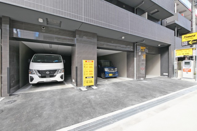 セレニテ新大阪グランデシュッドの駐車場