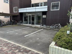 スカイホーム本郷の駐車場
