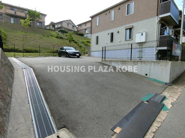 メゾン梨川Ⅲの駐車場