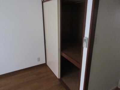 別号室の写真を使用しています。