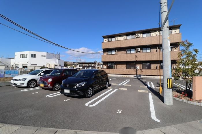 プルミエ　B棟の駐車場