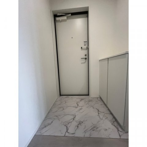 REGIES姫里の玄関|シンプルで使いやすい玄関です