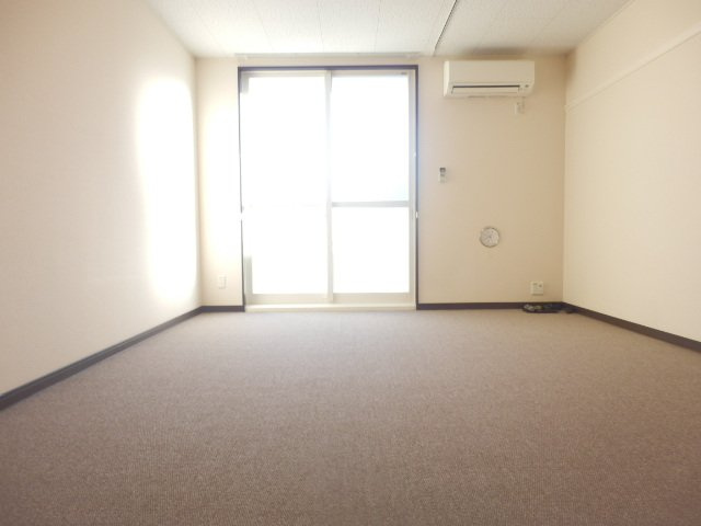 レオネクストフォルテシモの寝室|広くて明るい寝室