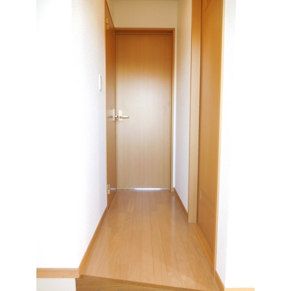 ドルチェ越谷の玄関