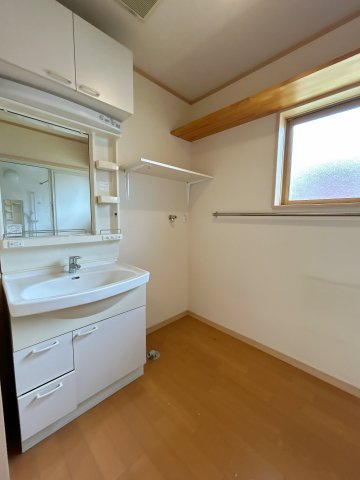 中古戸建　郡山市安積町笹川字北向　安積第三小・安積第二中の洗面所|【現況写真】