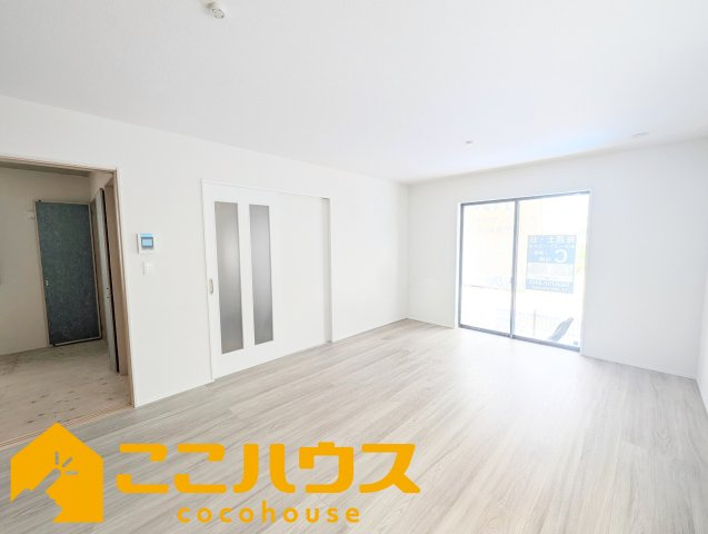 浦添市沢岻1丁目443番　新築戸建て　全5棟　C号棟の居間・リビング|LDK15.75帖