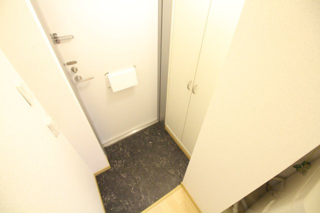 レオパレス舎利寺ＣＦの玄関|落ち着いた玄関です