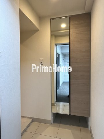 クレイシア秋葉原ラグゼスウィートの玄関