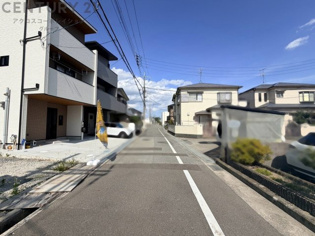 久代幼稚園、川西南保育所、川西南中学校などの教育施設がすべて徒歩10分圏内に揃っています。
