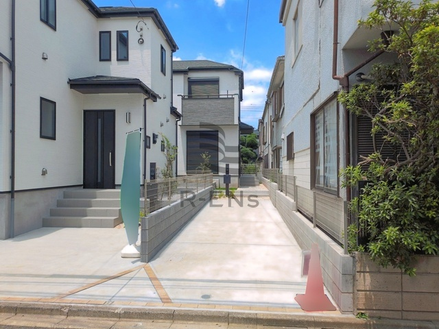 【外観】 | 練馬区大泉学園町８丁目　新築戸建て　B号棟 | 洗練されたフォルムが、暮らしに上質な彩りを添えます