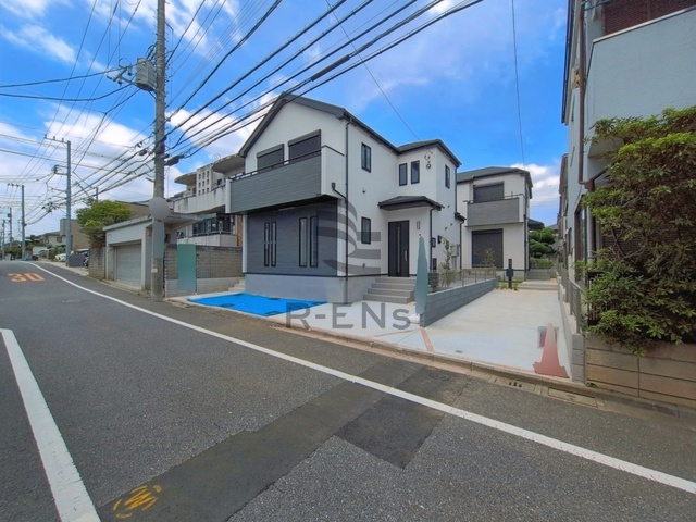 【前面道路含む現地写真】 | 練馬区大泉学園町８丁目　新築戸建て　B号棟 | 見通しもよく落ち着いた住宅街でゆったり過ごせる住環境です