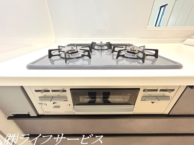 【キッチン】 | 野中南１丁目新築戸建 | グリル/３口ガスコンロでお料理も楽々