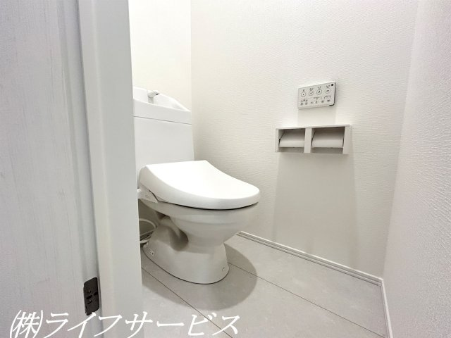 【トイレ】 | 野中南１丁目新築戸建 | ２階温水洗浄暖房便座付トイレ