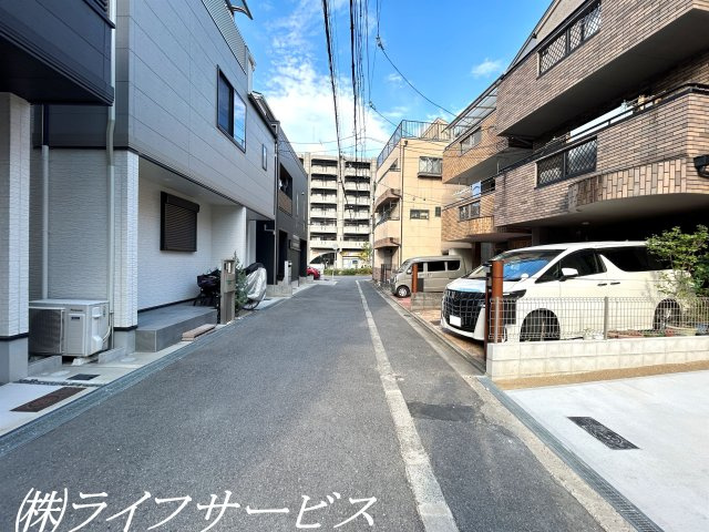 【前面道路含む現地写真】 | 野中南１丁目新築戸建 | 前面道路：幅員４ｍ公道